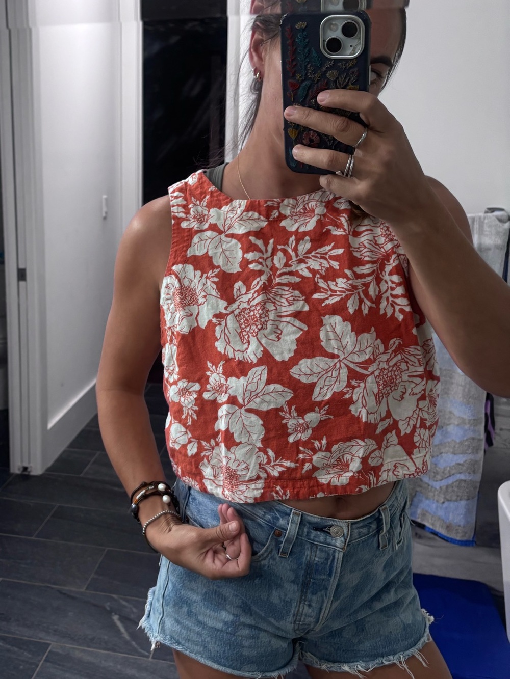 Old Navy Linen Blend Crop top - Picture 4 of 6